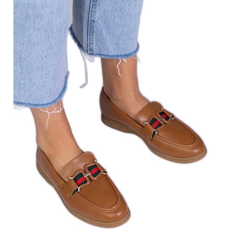 Mocassins bruns avec écotatre avec un ornement