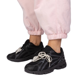 Baskets noires avec décorations détachables