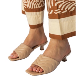 Tongs à talons bas beige clair