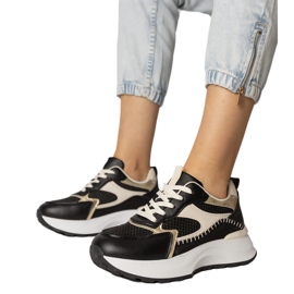 Baskets sportives noires avec un insert tressé le noir