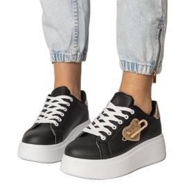 Baskets noires avec coeur et épingle de sécurité Lerisol
