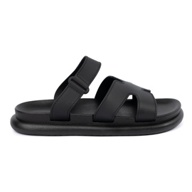 Seastar Les tongs des femmes noires sur une semelle plate