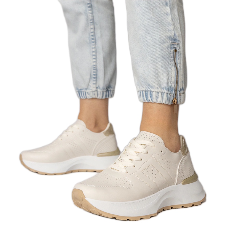 Sneakers sportifs beige avec une insertion d'or Sneakers sportifs beige avec une insertion d'or