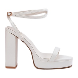 Sandales pour femmes sur le poteau avec une sangle blanche