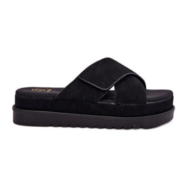 Les tongs pour femmes sur la plate-forme avec des rayures noires le noir Les tongs pour femmes sur la plate-forme avec des rayures noires le noir