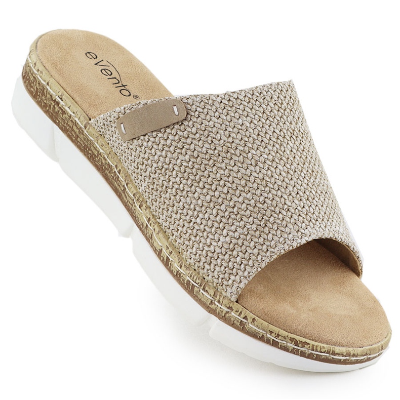 Les tongs des femmes sur l'élévation de Beige Evento 8832