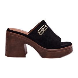 Vinceza Slippers pour femmes sur un talon massif avec un détail doré de Vincez 17400 noir