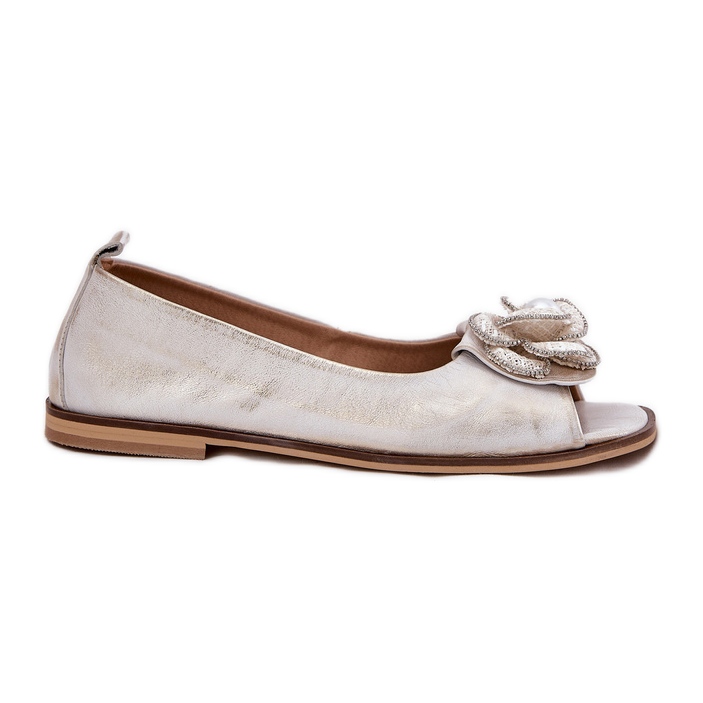 Ballerines en cuir avec doigts nus et une fleur de zazoo 1870 Zloty essuyée d'or