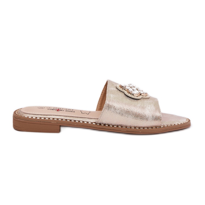 S.Barski Les tongs pour femmes à talons plats avec un détail décoratif S. Barski KV51-087 PLN d'or S.Barski Les tongs pour femmes à talons plats avec un détail décoratif S. Barski KV51-087 PLN d'or