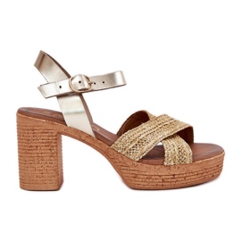 Sandales en cuir sur le pilier avec une tresse sur les rayures en or zazoo 40460 d'or Sandales en cuir sur le pilier avec une tresse sur les rayures en or zazoo 40460 d'or