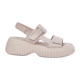 EVento Sandales en cuir féminin sur la plate-forme beige EVento Sandales en cuir féminin sur la plate-forme beige