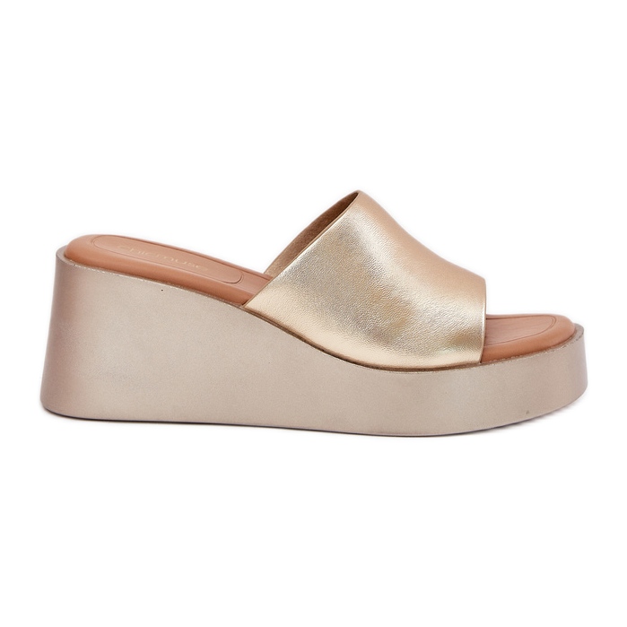 Inna Les tongs pour femmes sur un coin éco en cuir doré d'or Inna Les tongs pour femmes sur un coin éco en cuir doré d'or