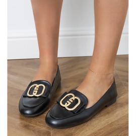 Mocassins de femmes noires avec une décoration dorée le noir