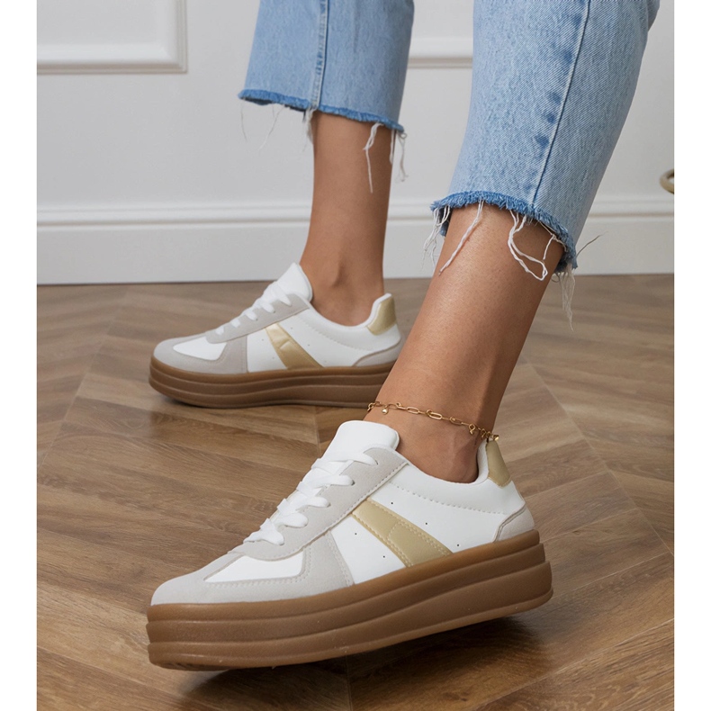 Baskets blanches pour femmes sur la plateforme Baskets blanches pour femmes sur la plateforme