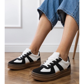 Baskets noires pour femmes sur la plateforme