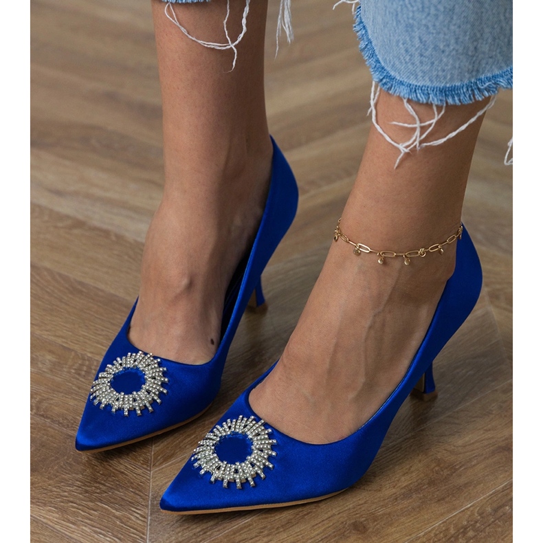 Pompes en satin bleu avec zircons Pompes en satin bleu avec zircons