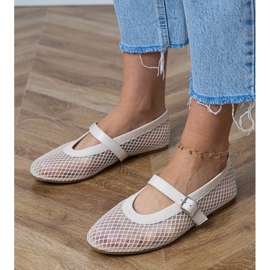 Ballerines en maille beige avec une boucle