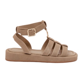 Sandales féminines sur la plate-forme avec le détail doré kaki beige Sandales féminines sur la plate-forme avec le détail doré kaki beige