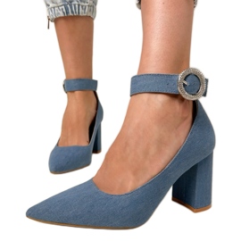 Pumps en denim sur le poteau avec la boucle et les zircons bleu