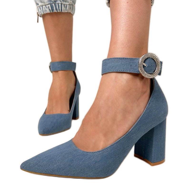 Pumps en denim sur le poteau avec la boucle et les zircons bleu Pumps en denim sur le poteau avec la boucle et les zircons bleu