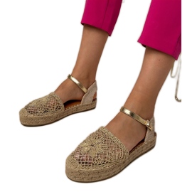 Sandales or d'espadrilles ouvertes d'or Sandales or d'espadrilles ouvertes d'or