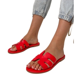 Flip rouge -flops décorés de découpes