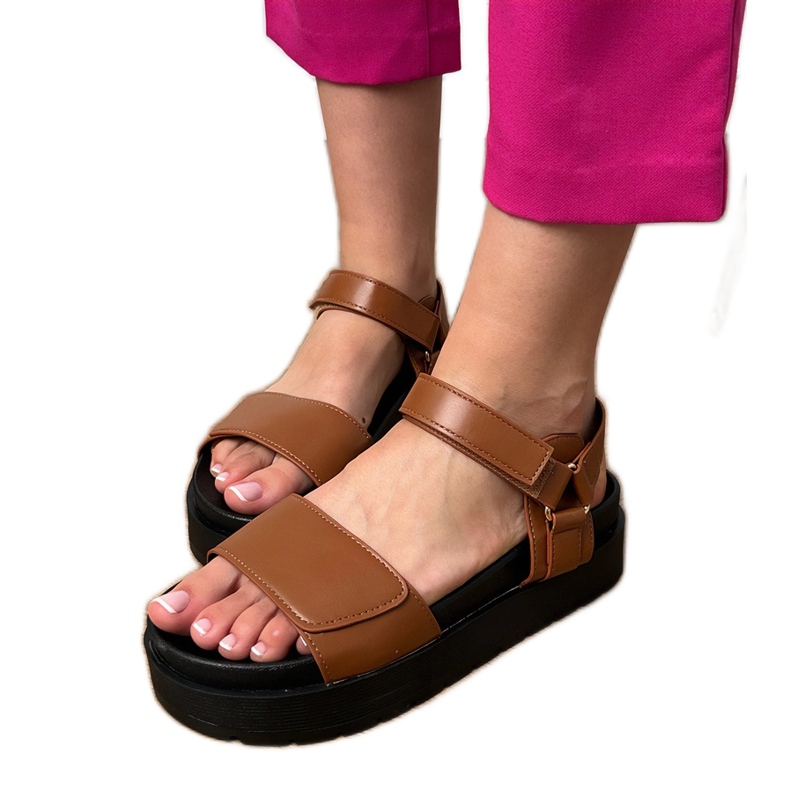 Sandales Brown Eco -Peather sur la plate-forme brun Sandales Brown Eco -Peather sur la plate-forme brun