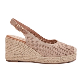 Sandales féminines pour coin avec une tresse d'obscurité beige