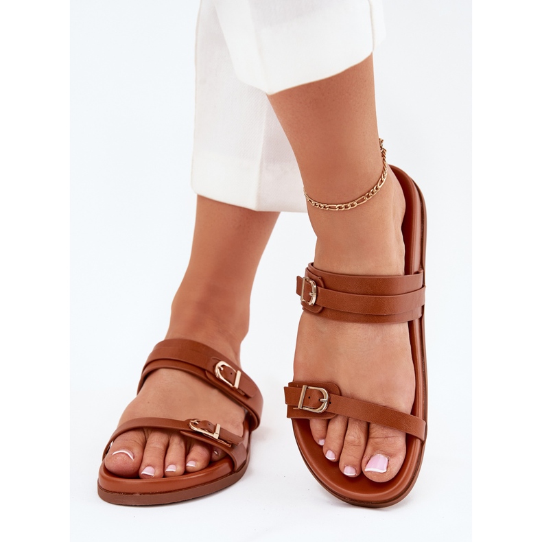 Slippers pour femmes avec boucles de chameau brun Slippers pour femmes avec boucles de chameau brun