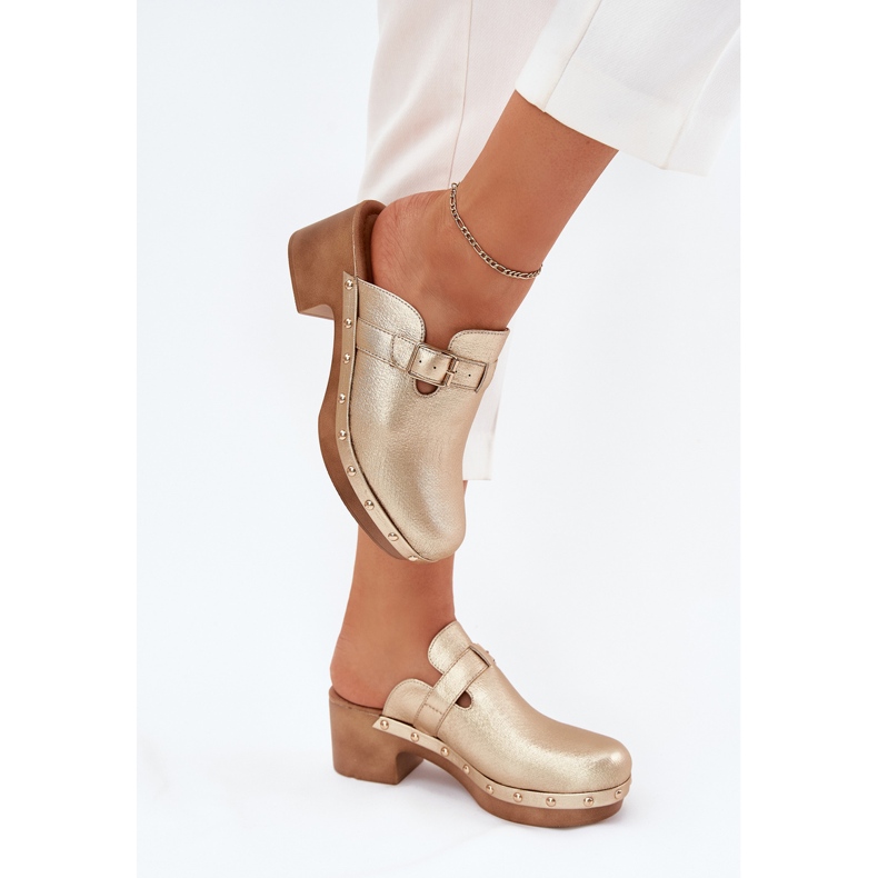 Slippers Talons pour femmes avec pince dorée d'or Slippers Talons pour femmes avec pince dorée d'or