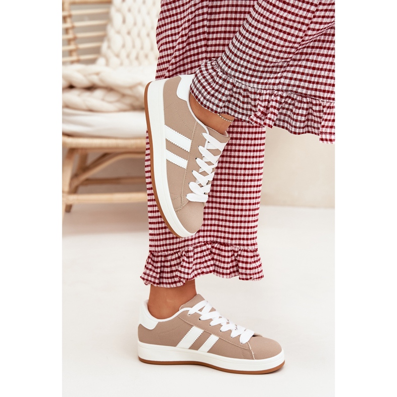 Sneakers pour femmes Sports Chaussures avec une vue noire en cuir écologique beige