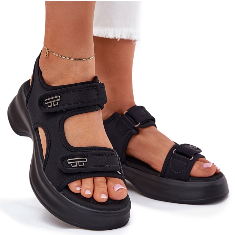 EVento Sandales féminines avec des détails dorés noirs le noir