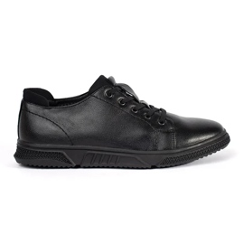 Chaussures des hommes noirs isolés de fourrure