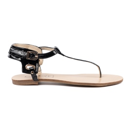 Sandales plates noires dans le style du japonais