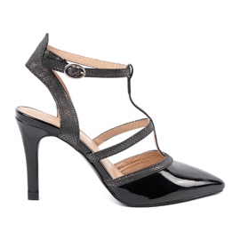 Pompes noires sur un talon haut