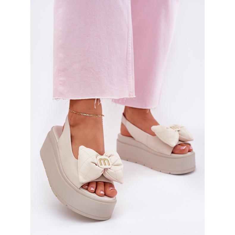 Sandales en cuir pour femmes sur la plate-forme avec Chebello 4641 Beige Sandales en cuir pour femmes sur la plate-forme avec Chebello 4641 Beige