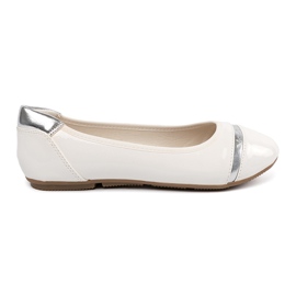 Ballerines blanches avec décoration argentée