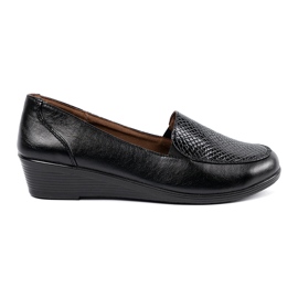 Chaussures des femmes avec une texture de peau de serpent le noir