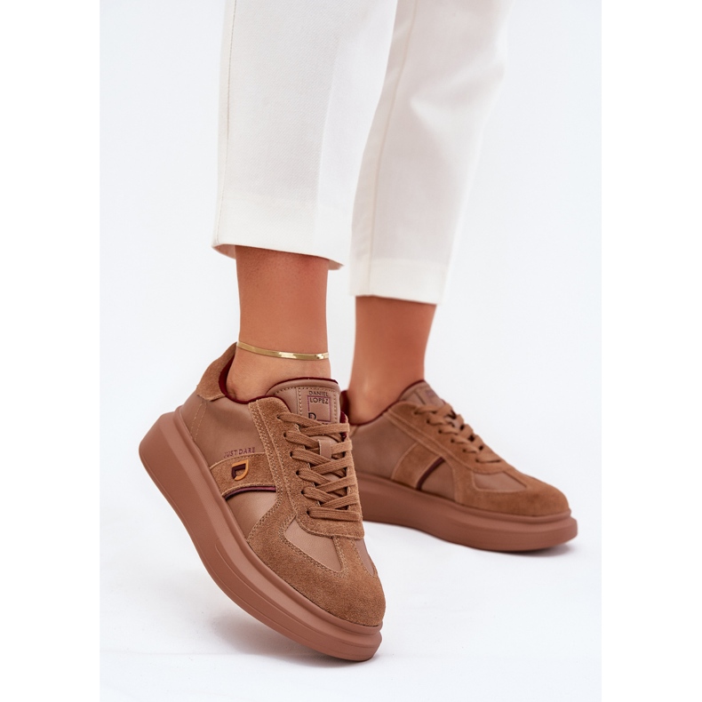 Sneakers en cuir féminin sur la plate-forme Big Star par Daniel Lopez SS2D4005 Brown brun