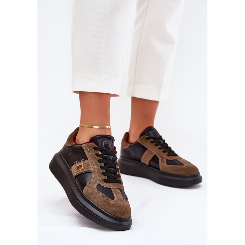 Sneakers en cuir féminin sur la plate-forme Big Star par Daniel Lopez SS2D4001 Black le noir