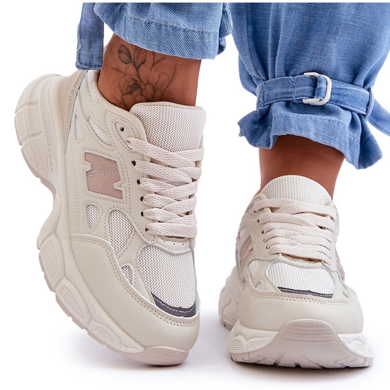 Chaussures de sport pour femmes avec maille beige Chaussures de sport pour femmes avec maille beige