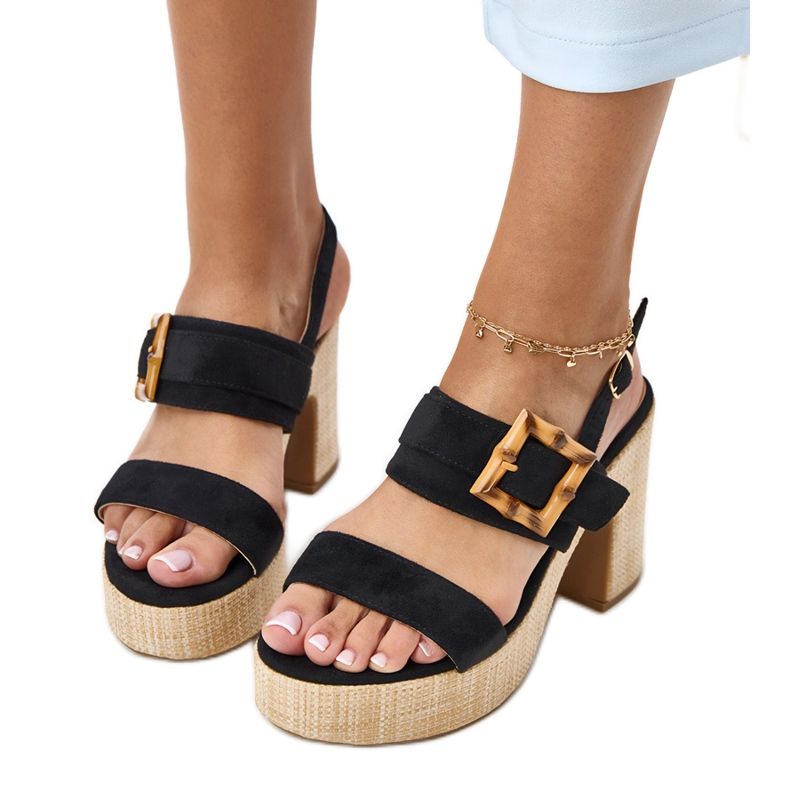 Sandales noires sur le poteau décorées avec une pince Elevira le noir