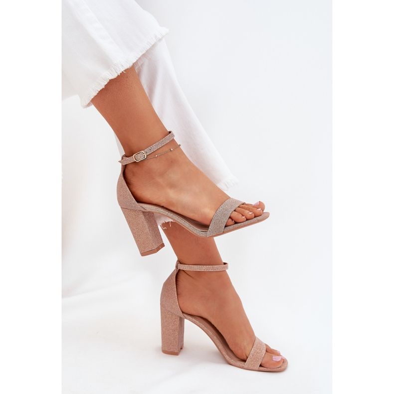 Boto Sandales féminines brillantes sur le post rose kavina or d'or