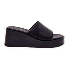 Les tongs pour femmes sur le coin anchoïque noir