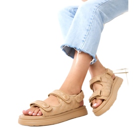 Sandales beige sombres avec ceintures de barbe réglables brun