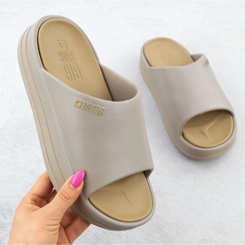 Les tongs pour femmes sur la plate-forme beige Pool beige big star SS274424 Les tongs pour femmes sur la plate-forme beige Pool beige big star SS274424