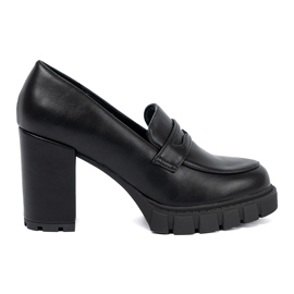 Shelvt Black Lays sur un post avec une semelle trapper noir