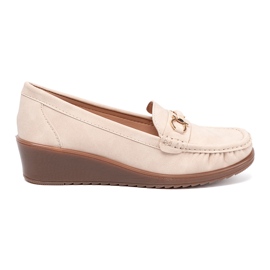 Shelvt Mocassins beige wedge avec une chaîne décorative