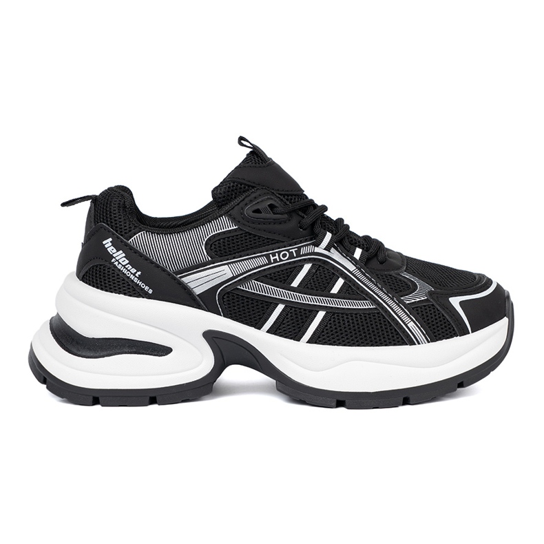 Shelvt Baskets noires avec une tige respirante et une semelle blanche massive le noir Shelvt Baskets noires avec une tige respirante et une semelle blanche massive le noir