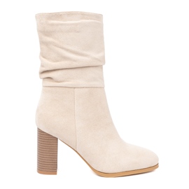 Shelvt Bottes beiges légères avec une tige et un talon froissés